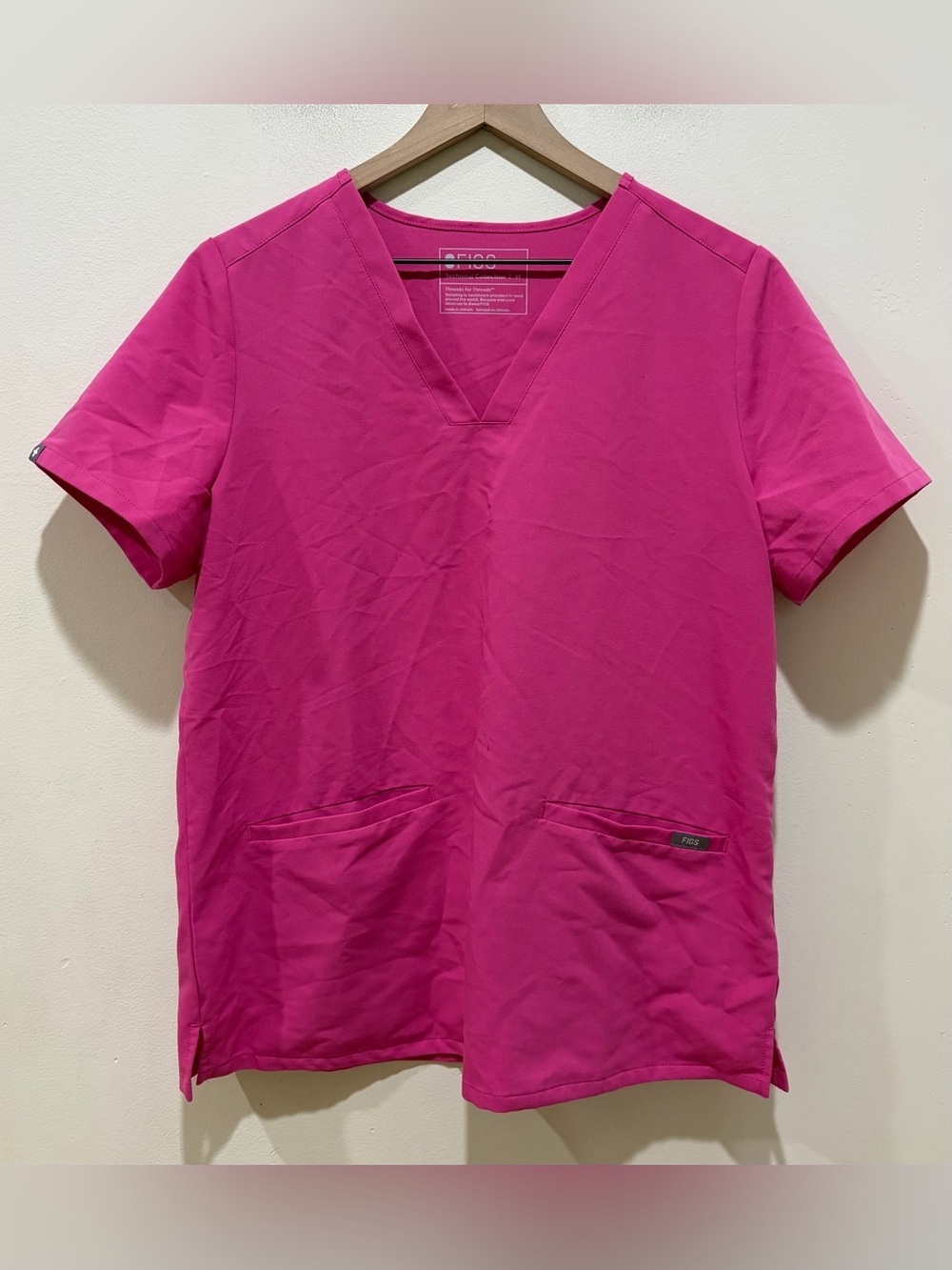 FIGS Technical Collection Casma 3 Pocket Scrubs Shirt in Fuchsia Pink - Medium